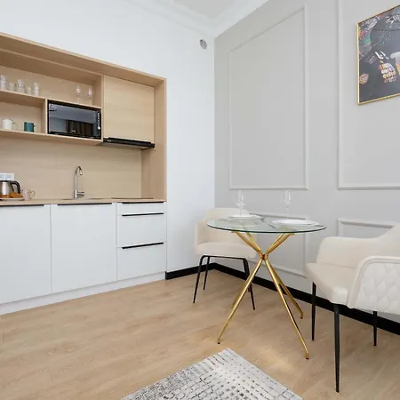 Exceptional For 3 People Near Pge By Renters 바르샤바