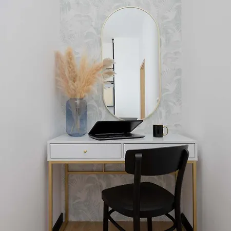 아파트 Exceptional For 3 People Near Pge By Renters